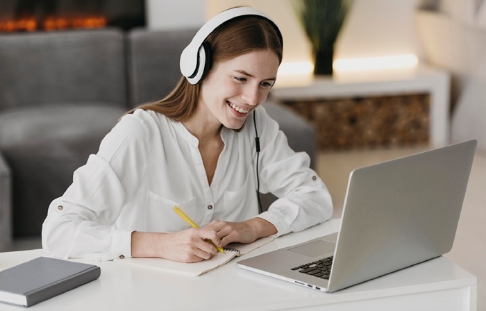 Online vs Offline interior design courses